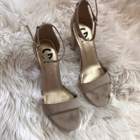 3/$30 GUESS | block heel nude sandals size 8 - Picture 2 of 6